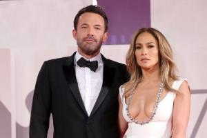 Jennifer Lopez tan vỡ với Ben Affleck vì nghiện tình yêu?