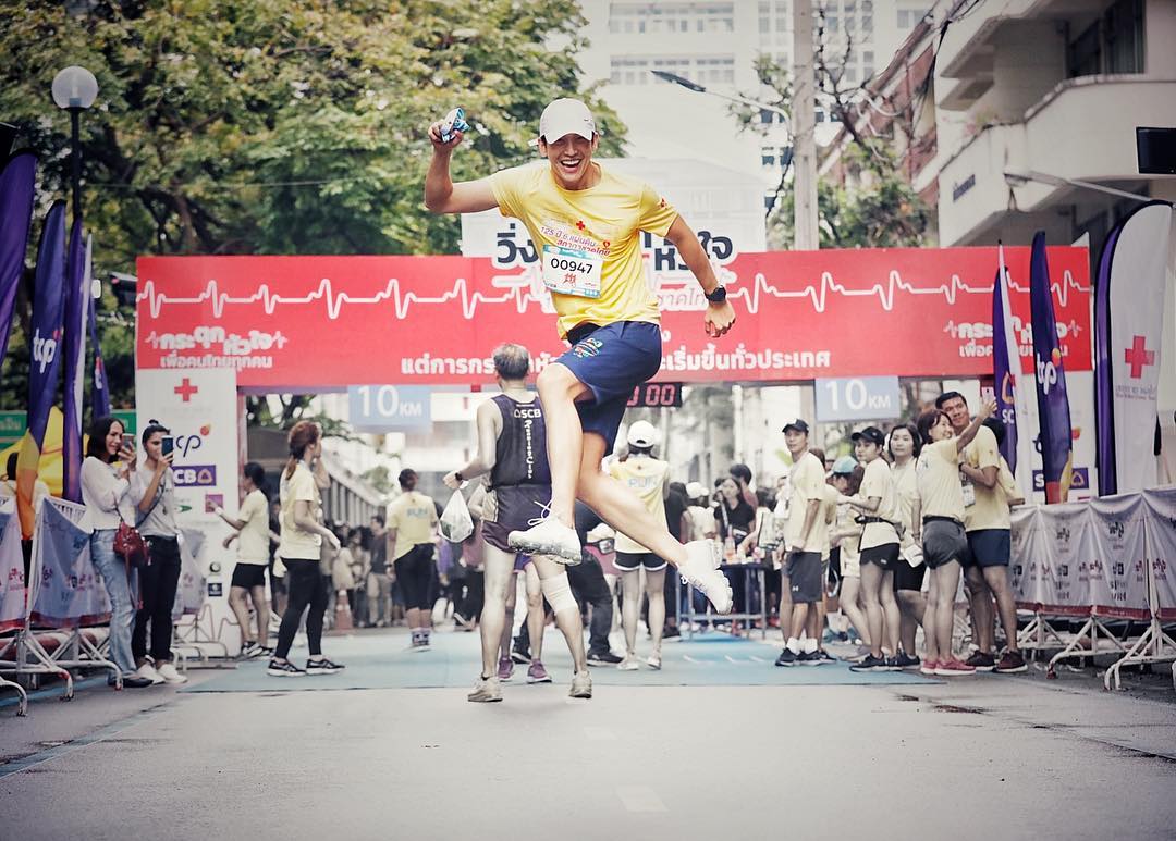'Hoàng tử trong mơ' Thái Lan mê chạy bộ