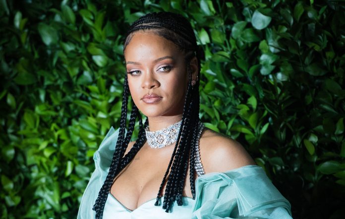 Rihanna chuẩn bị ra mắt thương hiệu chăm sóc tóc