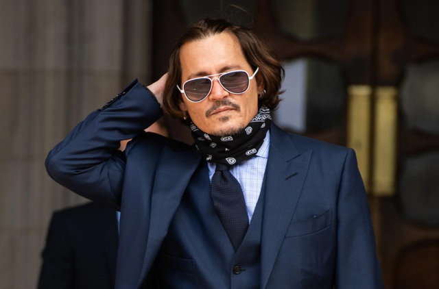 Cướp biển Johnny Depp thổi bay hàng trăm triệu USD như thế nào?